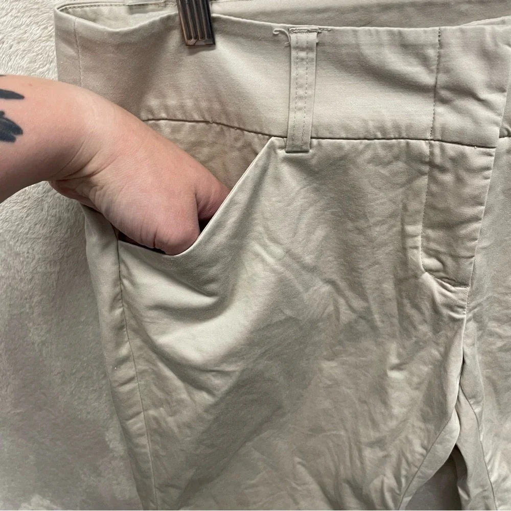 Willi smith women’s khaki Bermuda shorts flat front size 12 inseam 11” cotton - Picture 4 of 7